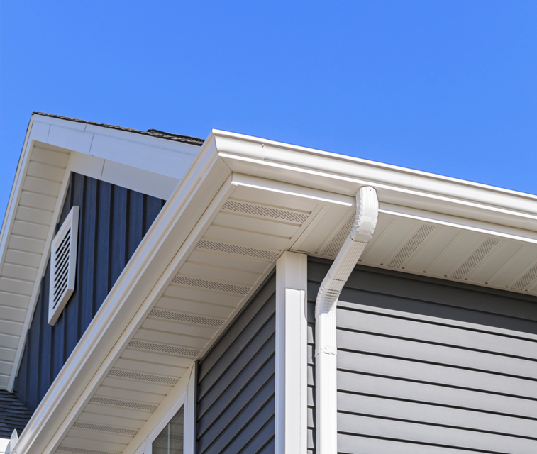 Seamless gutter on a Maryland home